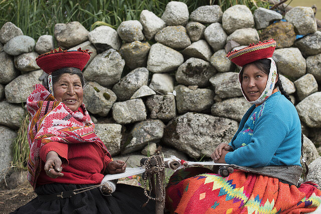 Weaving in Chaullacocha.jpg