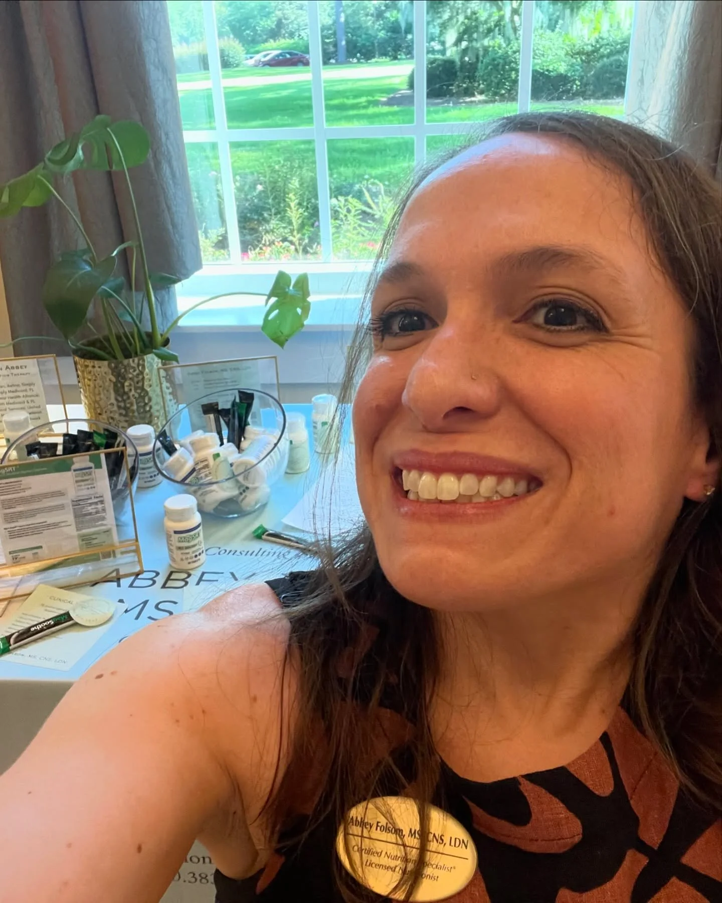 I had fun sponsoring the @capmedsociety meeting on cardiometabolic disease! -I ran into old &amp; new friends. Grateful for our #Tallahassee physician network willing to support my #ClinicalNutrition practice!
1. Selfie 2. Wore my muscles for Dr. Nea