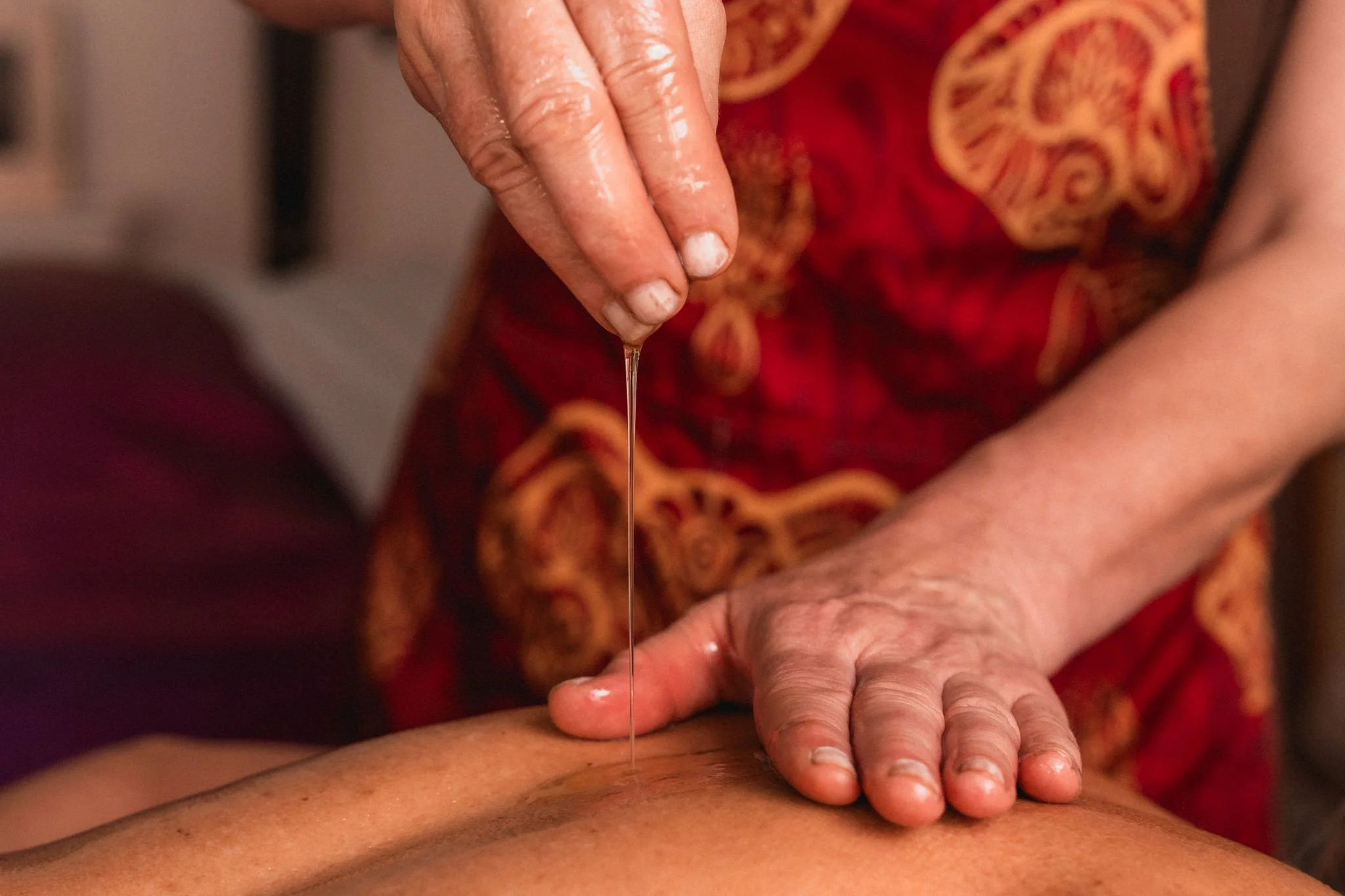Abhyangha Oil Pouring - Ayruveda Training