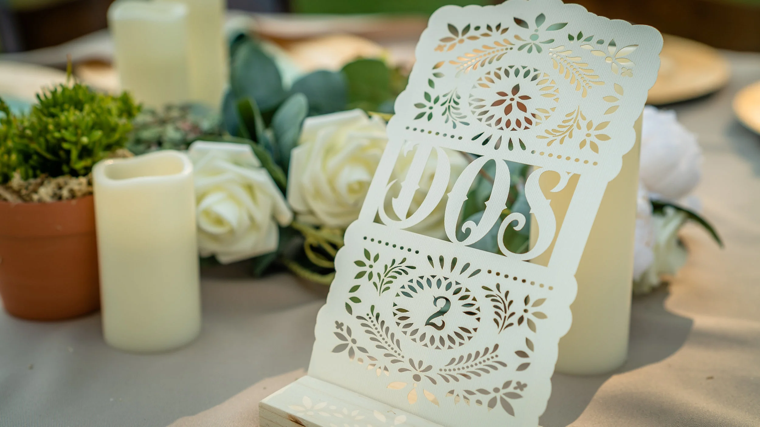 Styling & Set-up: Eyesome Events | Signage: Unshakably Unique | Arbor: Ten Four Decor | Photo: Super Million Visuals