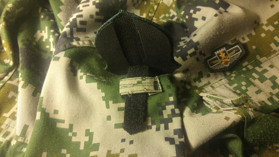 Step 04: Fit middle portion of cover into the loop of 07 uniform.