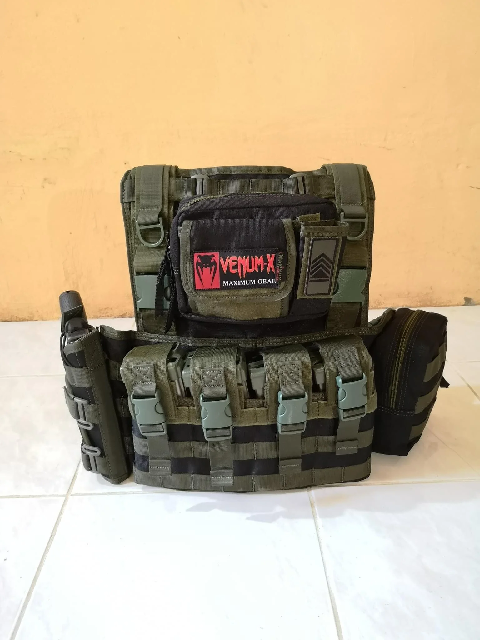 Venum H-Back in black with olive MOLLE