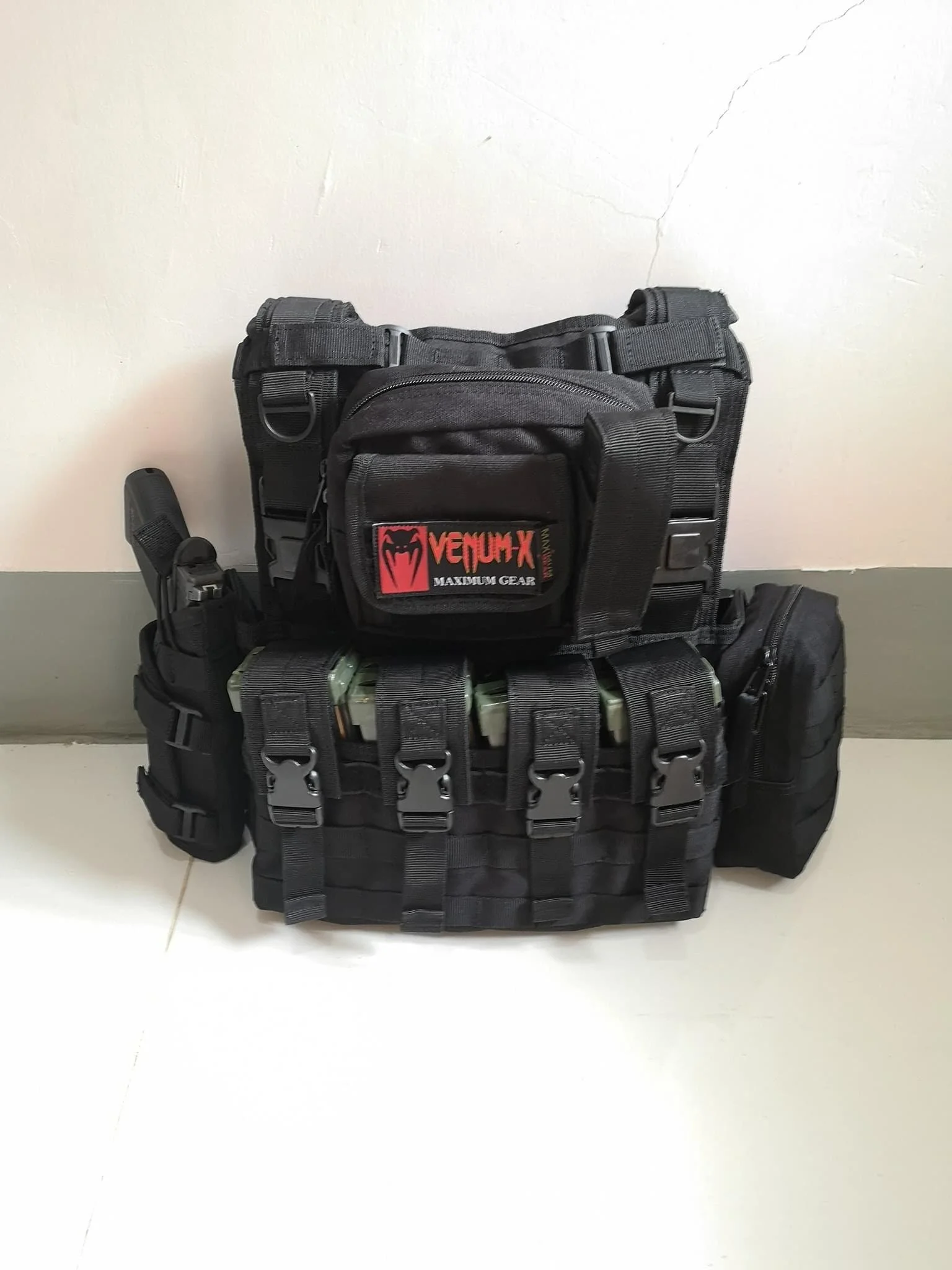 Venum H-Back in full black