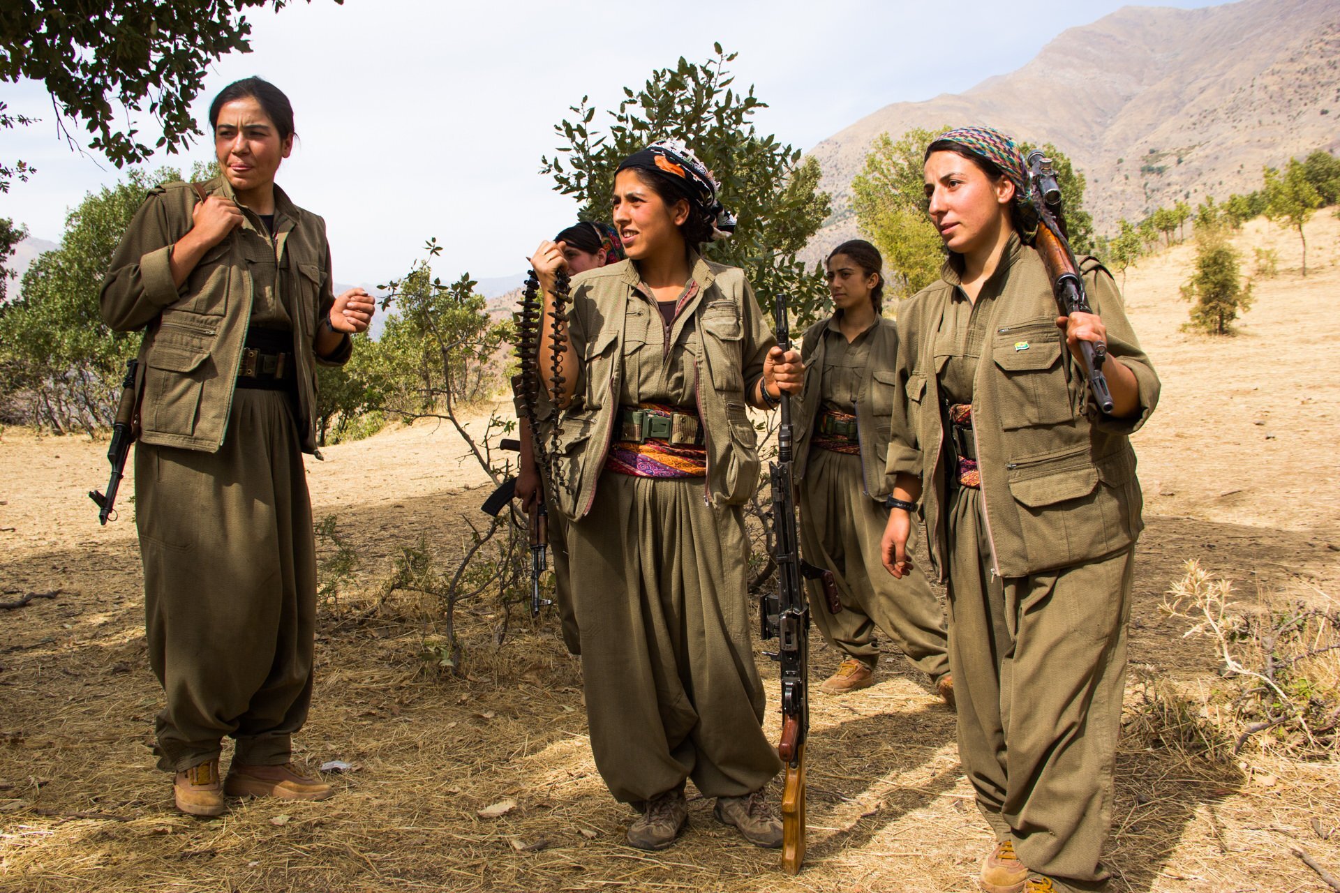 Hpg 4. Курдские девушки. Курдские девушки красивые. Курды зороастрийцы. Курдская рабочая партия женщины.