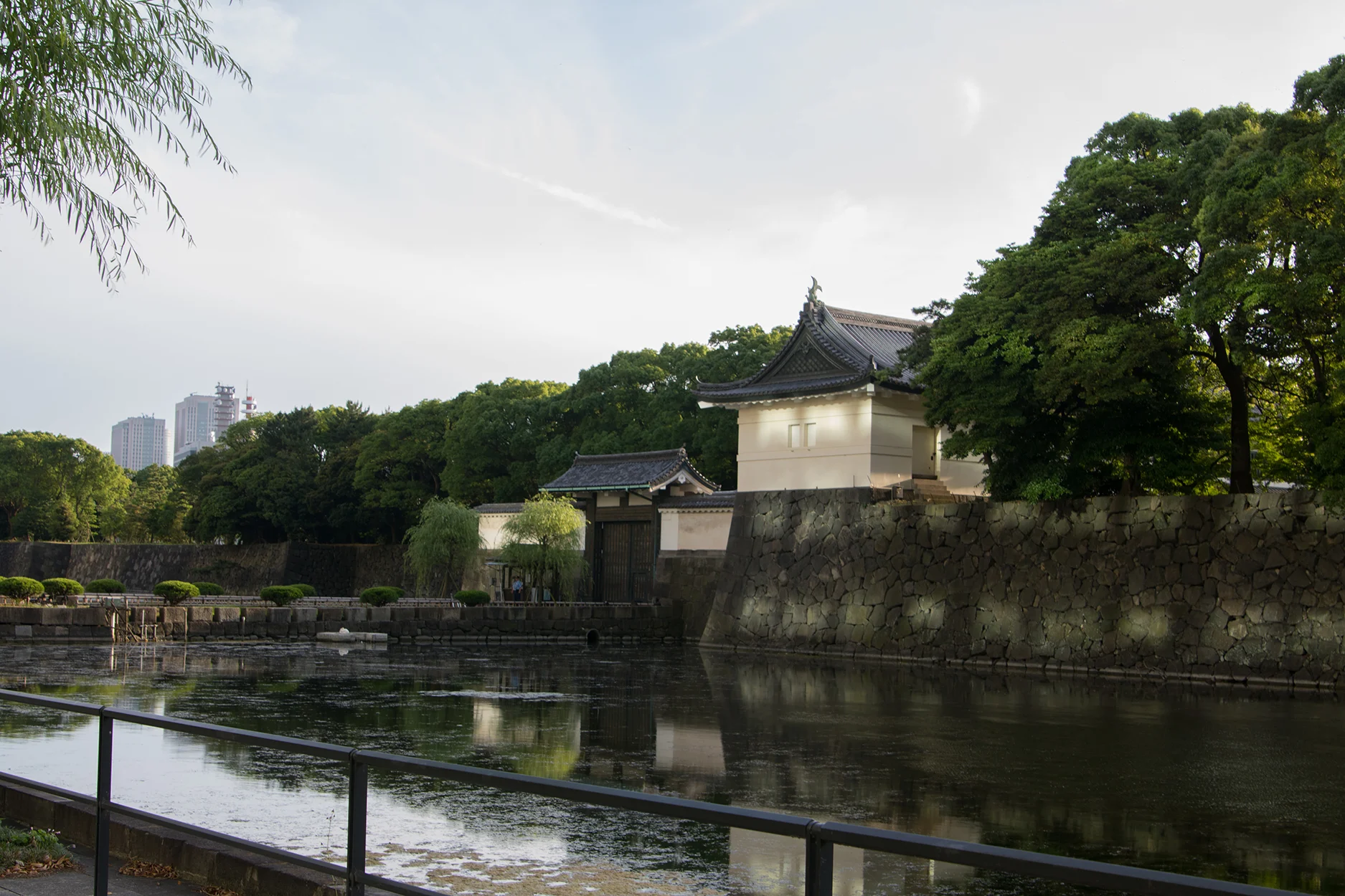 SU17302_Tokyo_ImperialPalace_RichelDiaz.jpg