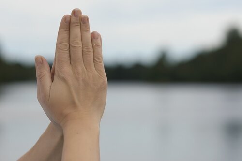 anjali mudra -yogaretreat med Yogatid (Copy)