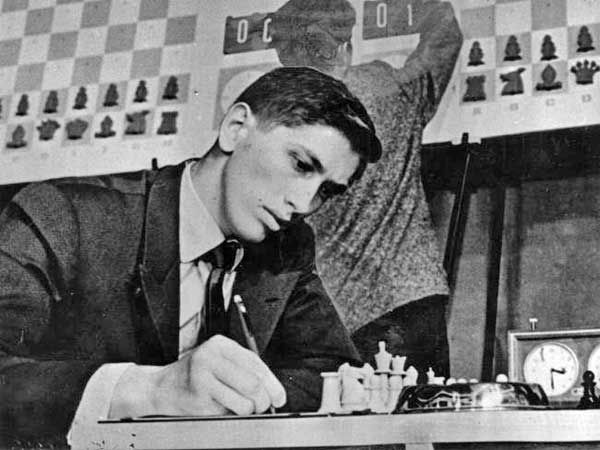 Bobby Fischer, se tornou o primeiro americano a conquistar um