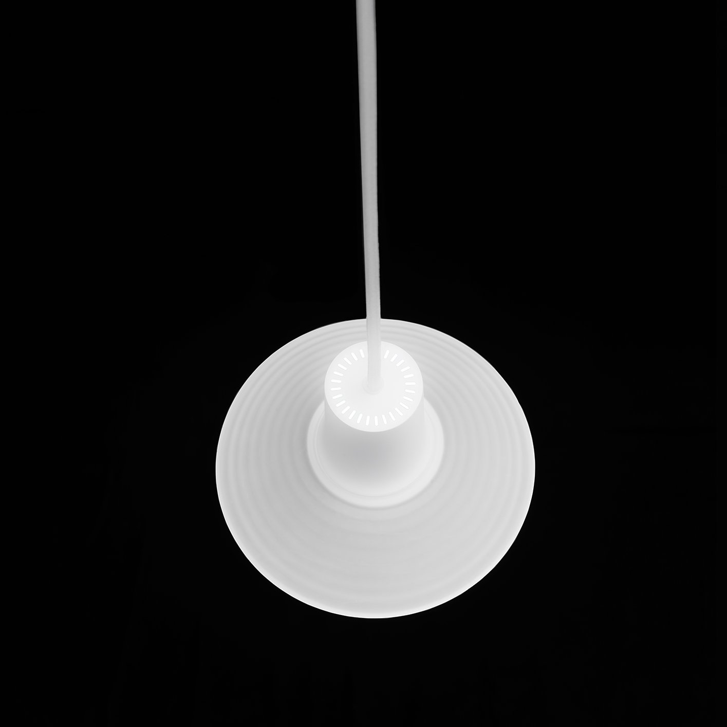 Compose-pendant-white-closeup.jpg