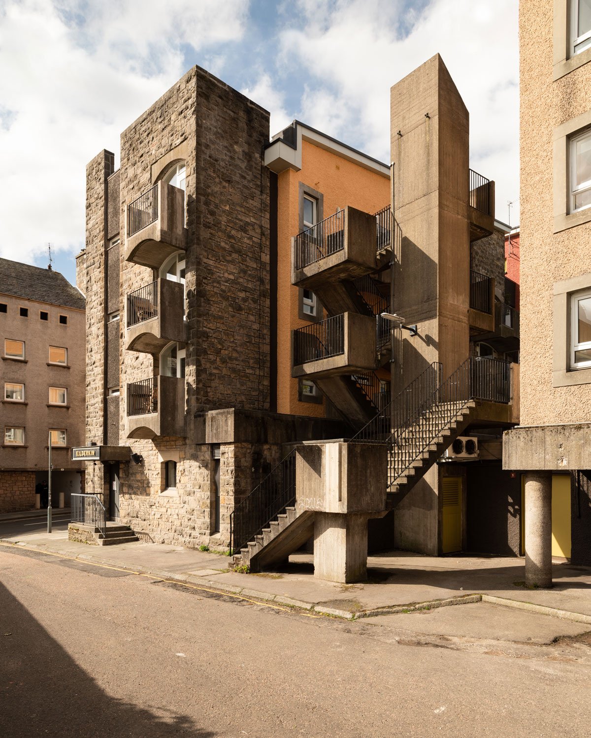 John Gilbert Architects : Canongate Block 2