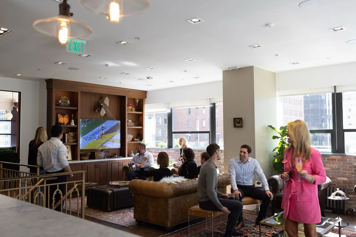 Host your sports watch party at The New Hall Nest! ⚽️🏀🤩⚾️🎾 With one TV inside, one outside at the bar, and speakers throughout the space, including the roof deck, there&rsquo;s no way you&rsquo;re missing a single play! ✨ Ask us about our rates to