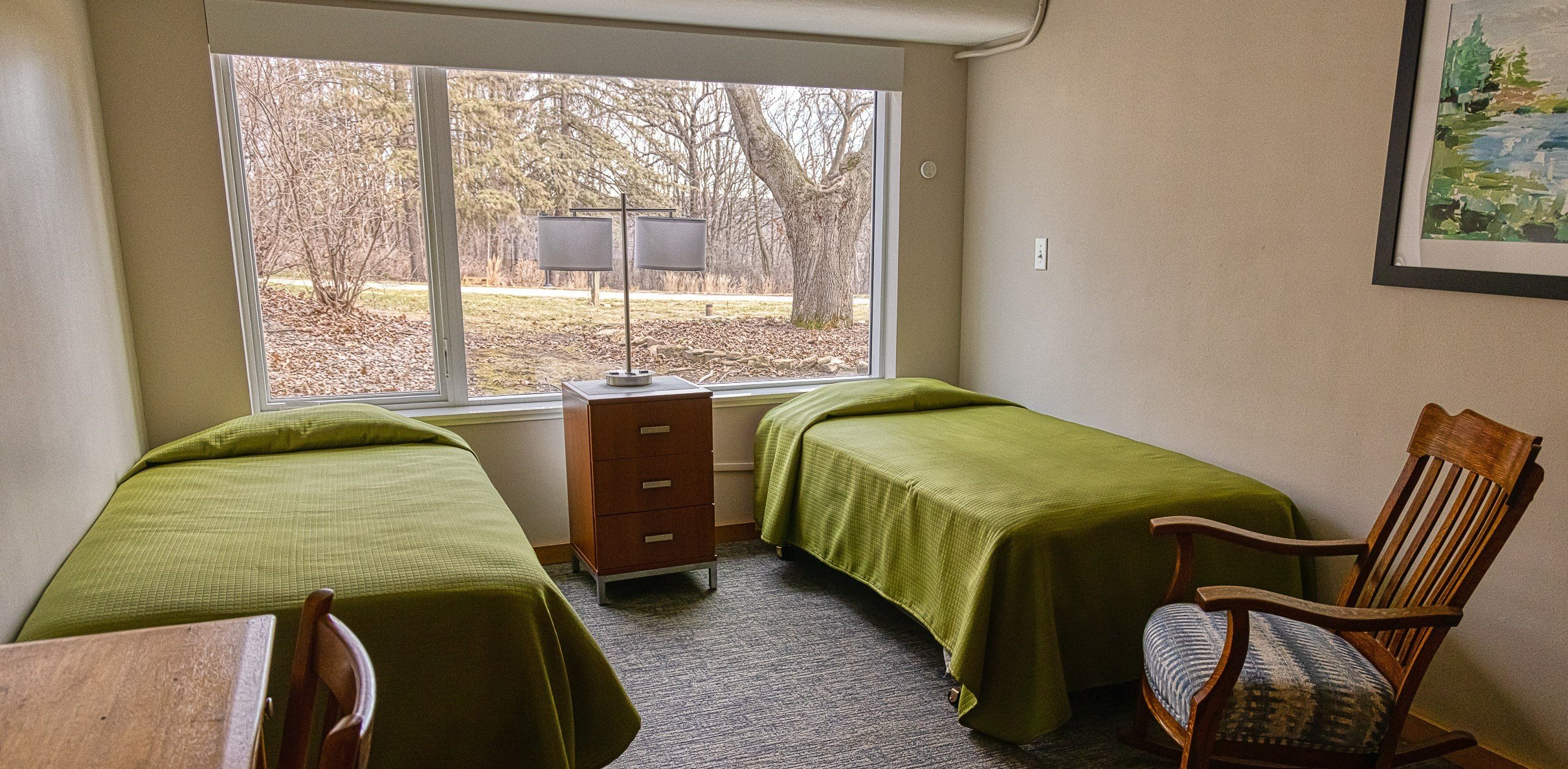 6J. HH - Guest room with twin beds - cropped.jpg
