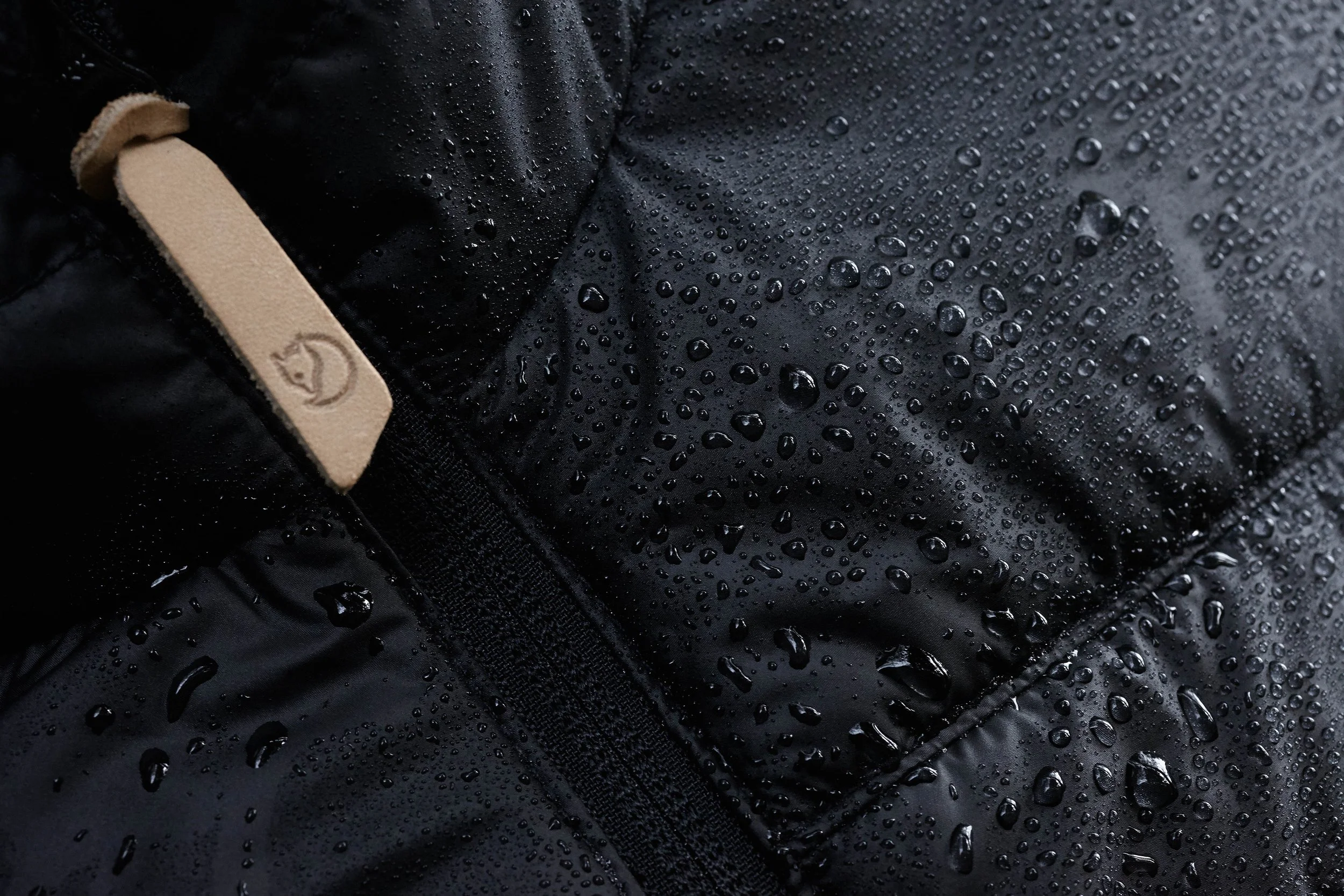 Fjallraven_Lifestyle_83775AbiskoPaddedVest_3370.JPG