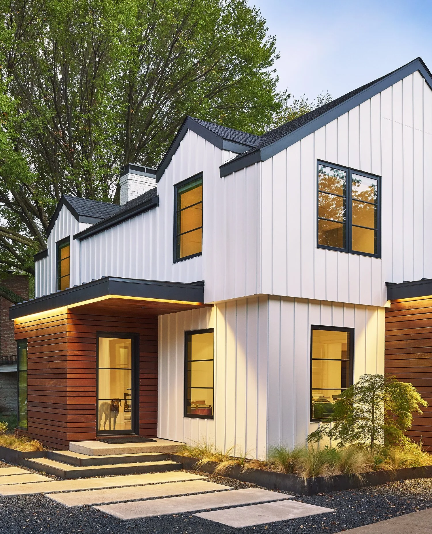  Editorial house exterior photo. 