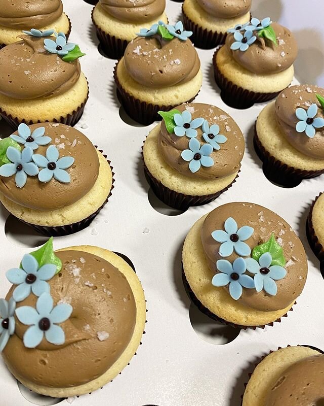 Little cakes. #bozemanbakery #ellesbellesbakery #cupcakes #babyshower #yum #saltedcaramel