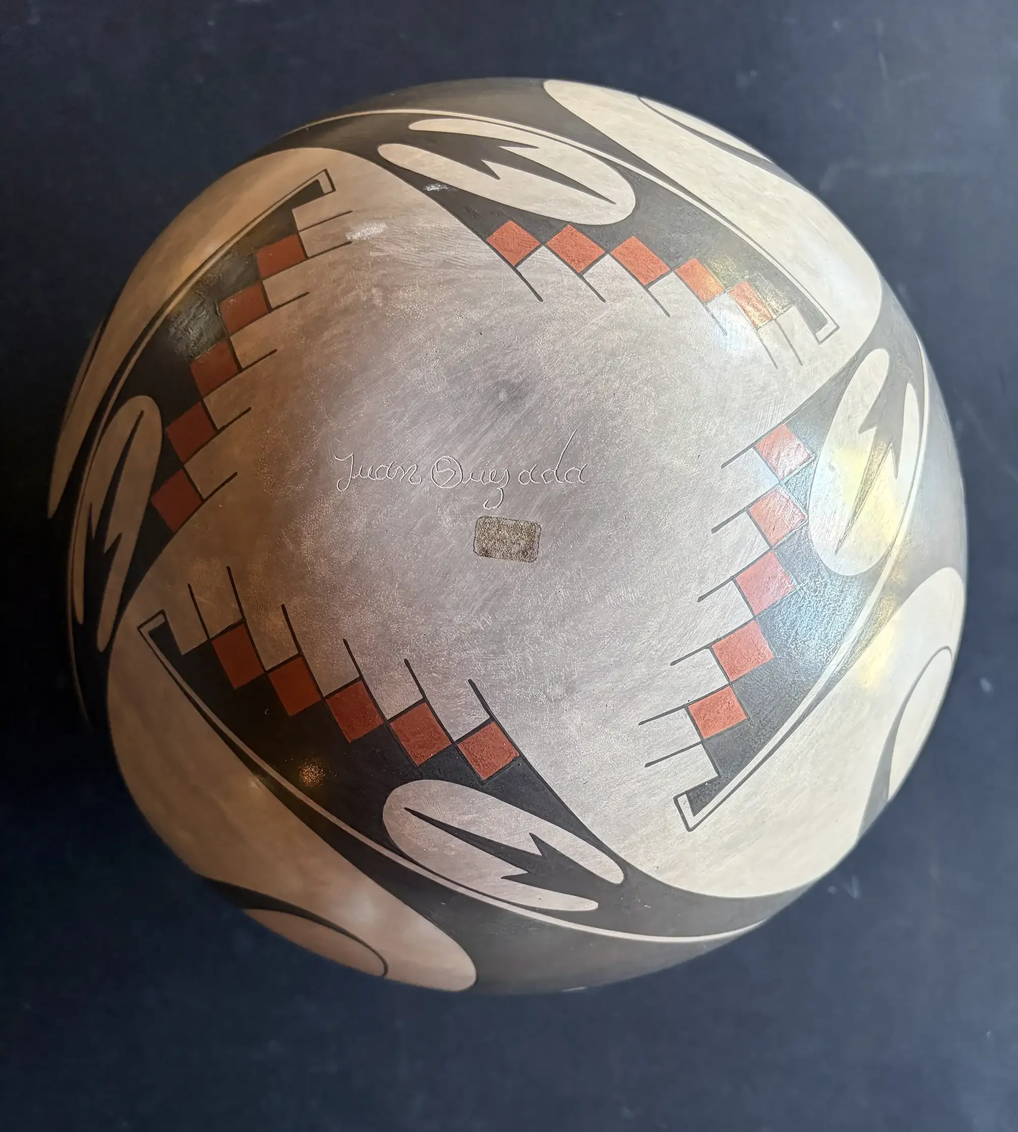 Polychrome Mata Ortiz, signed on bottom