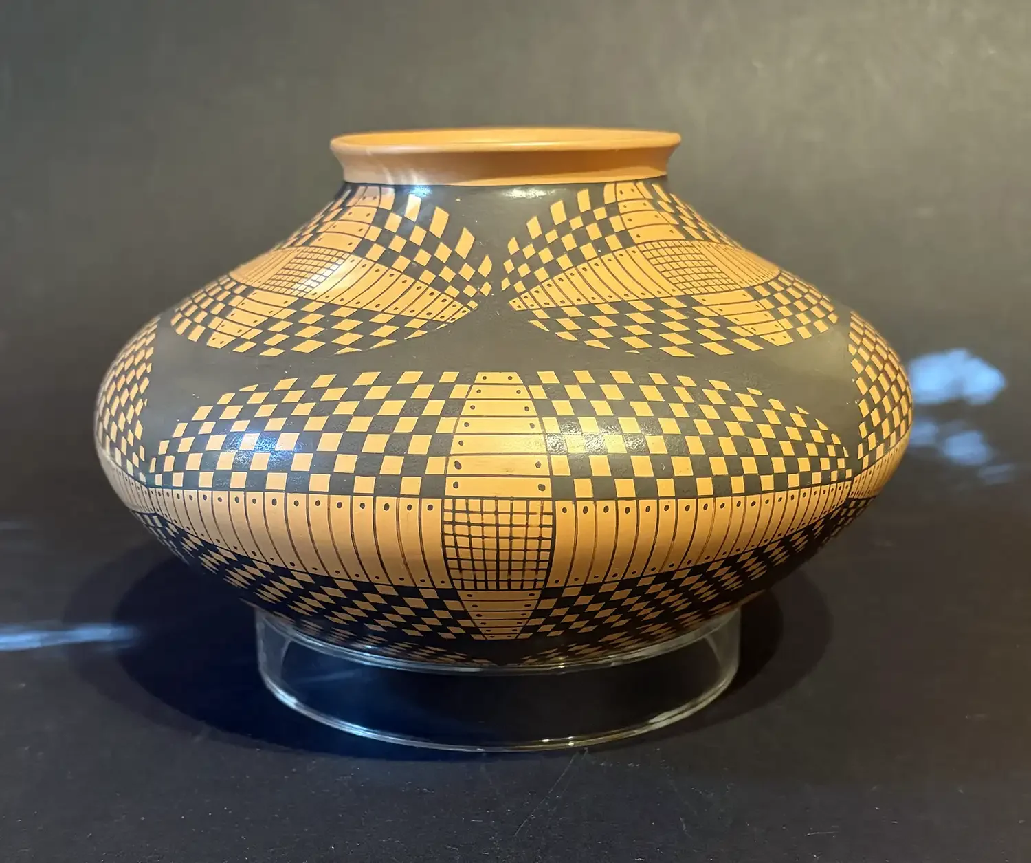 side view of Orange-and-black geometric Mata Ortiz olla by Juan Quezada