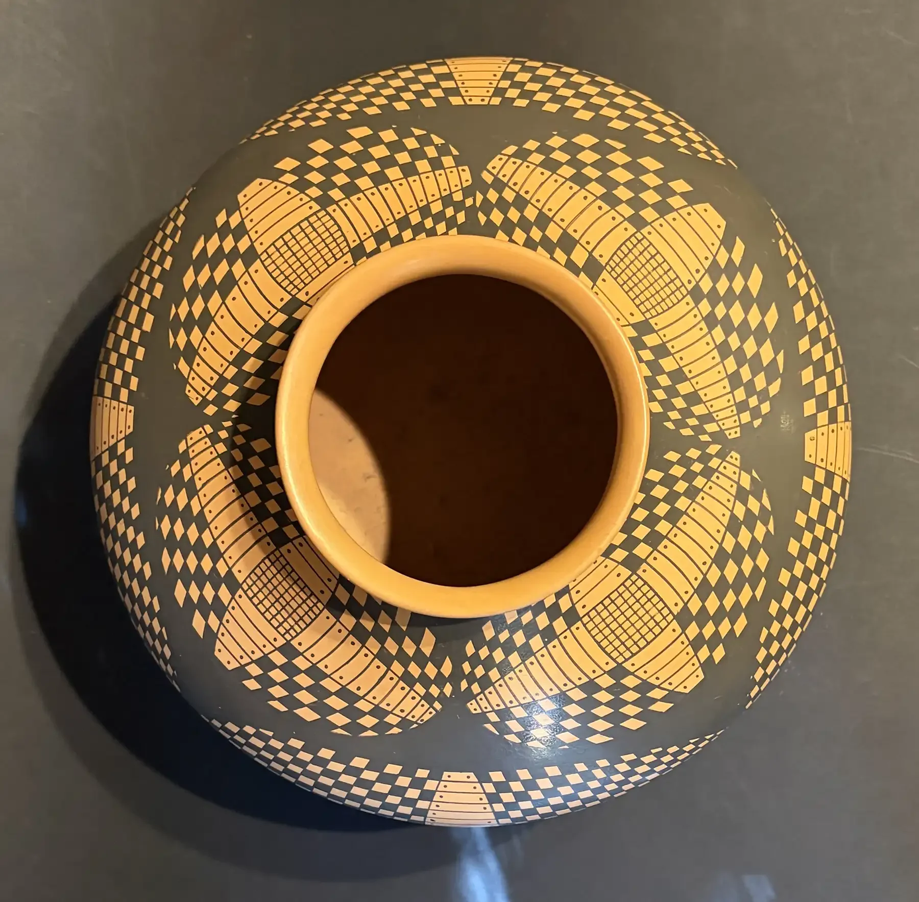 top view of Orange-and-black geometric Mata Ortiz olla by Juan Quezada