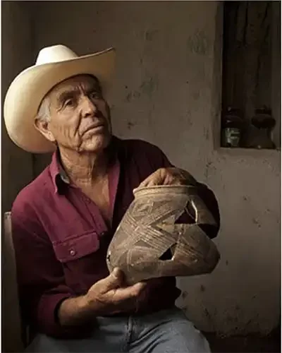Photo of Juan Quezada, with one of his pots