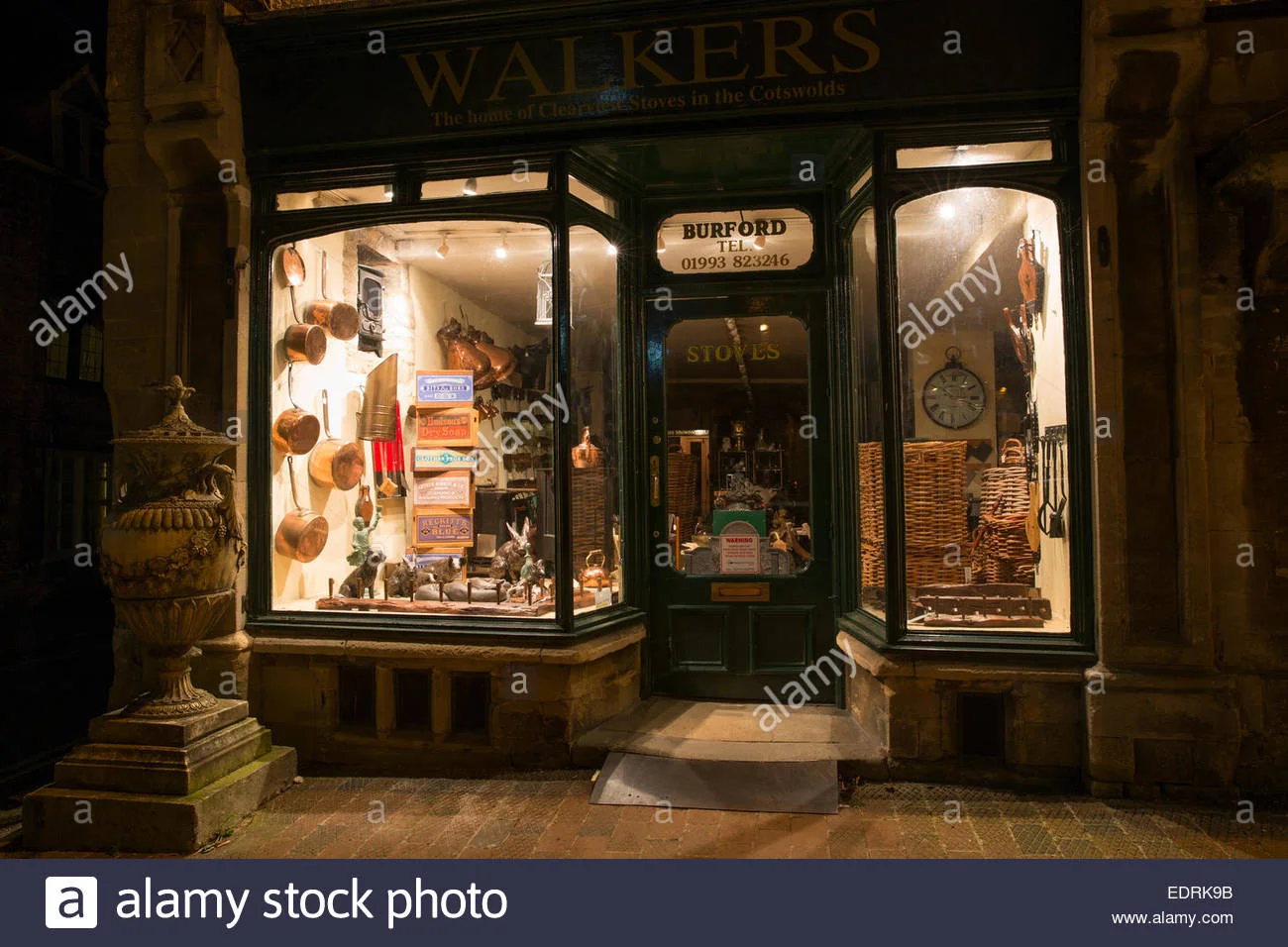 window-display-at-walkers-stoves-and-antiques-shop-along-burford-high-EDRK9B.jpg