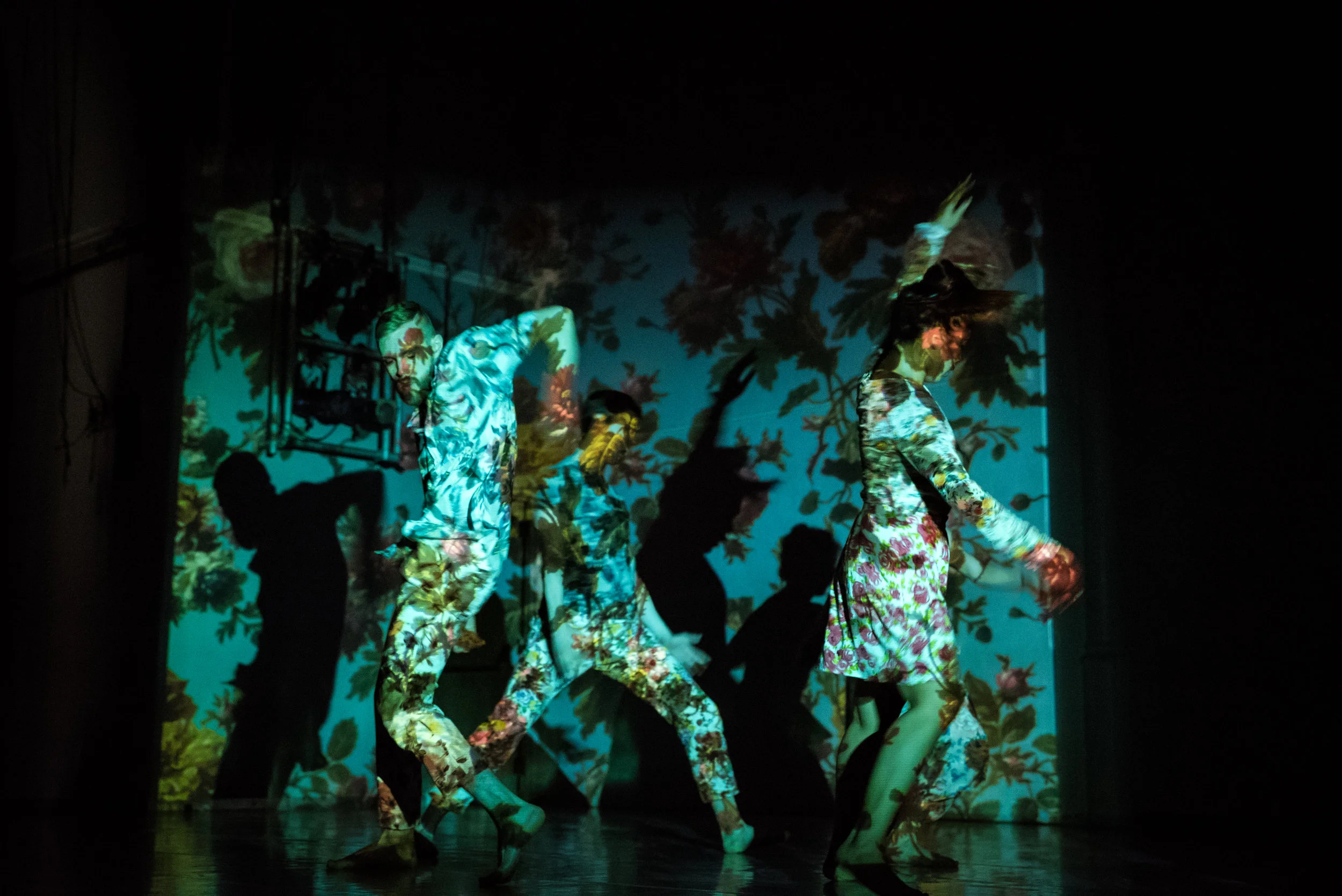 "Mercury Dust" Emily Law - TORONTO DANCE THEATRE Photo by Francesca Chudnoff