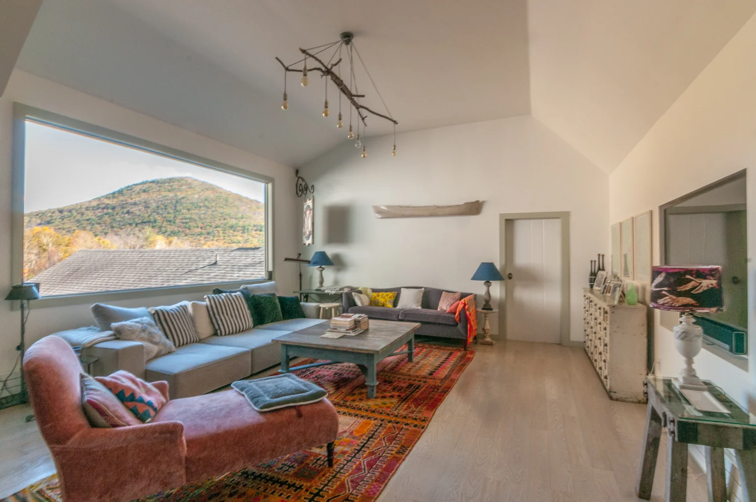 Woodstock-Modern_Design-Living-7802.jpg