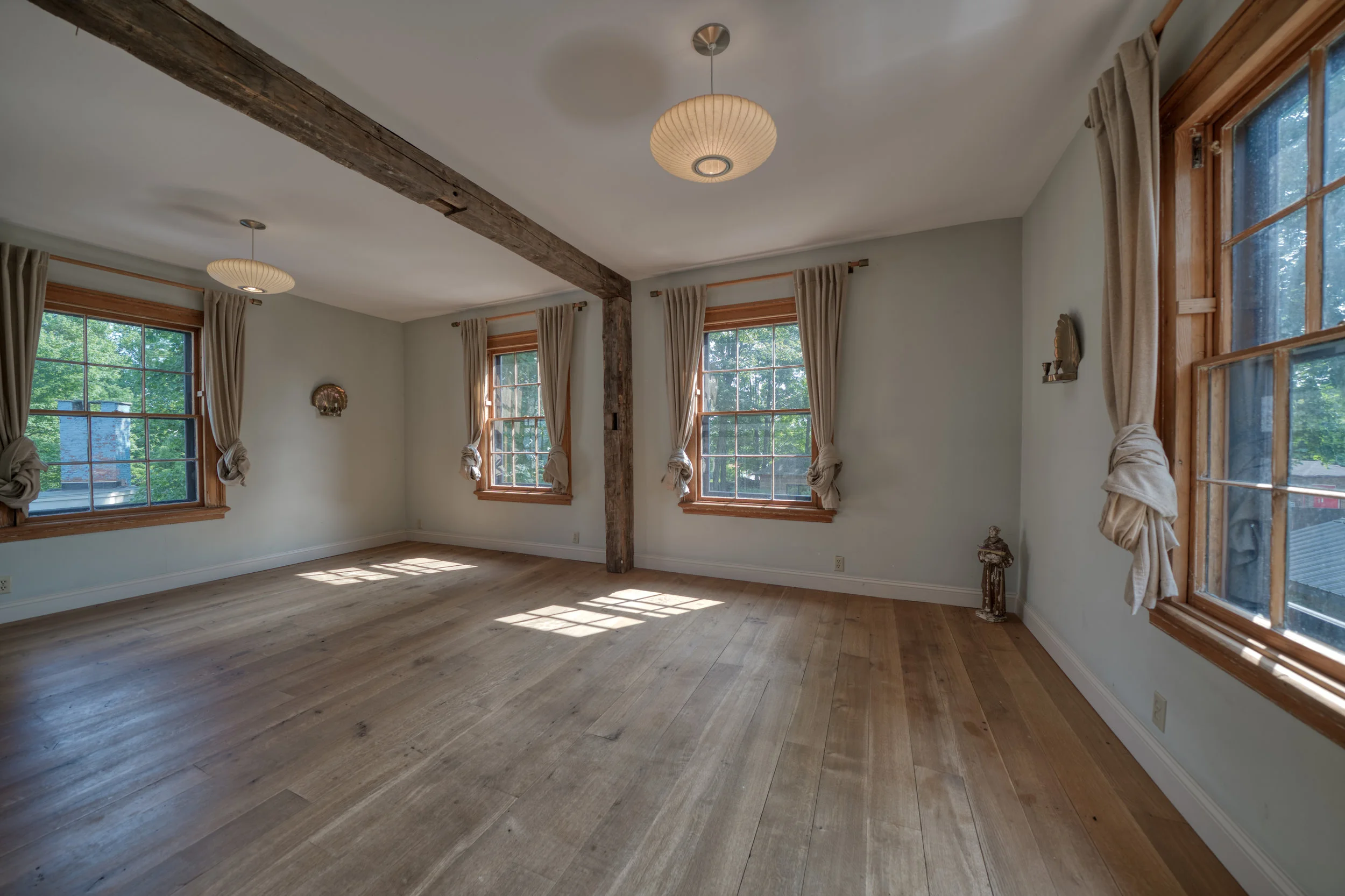 UptownKingston-Master-Bedroom.jpg