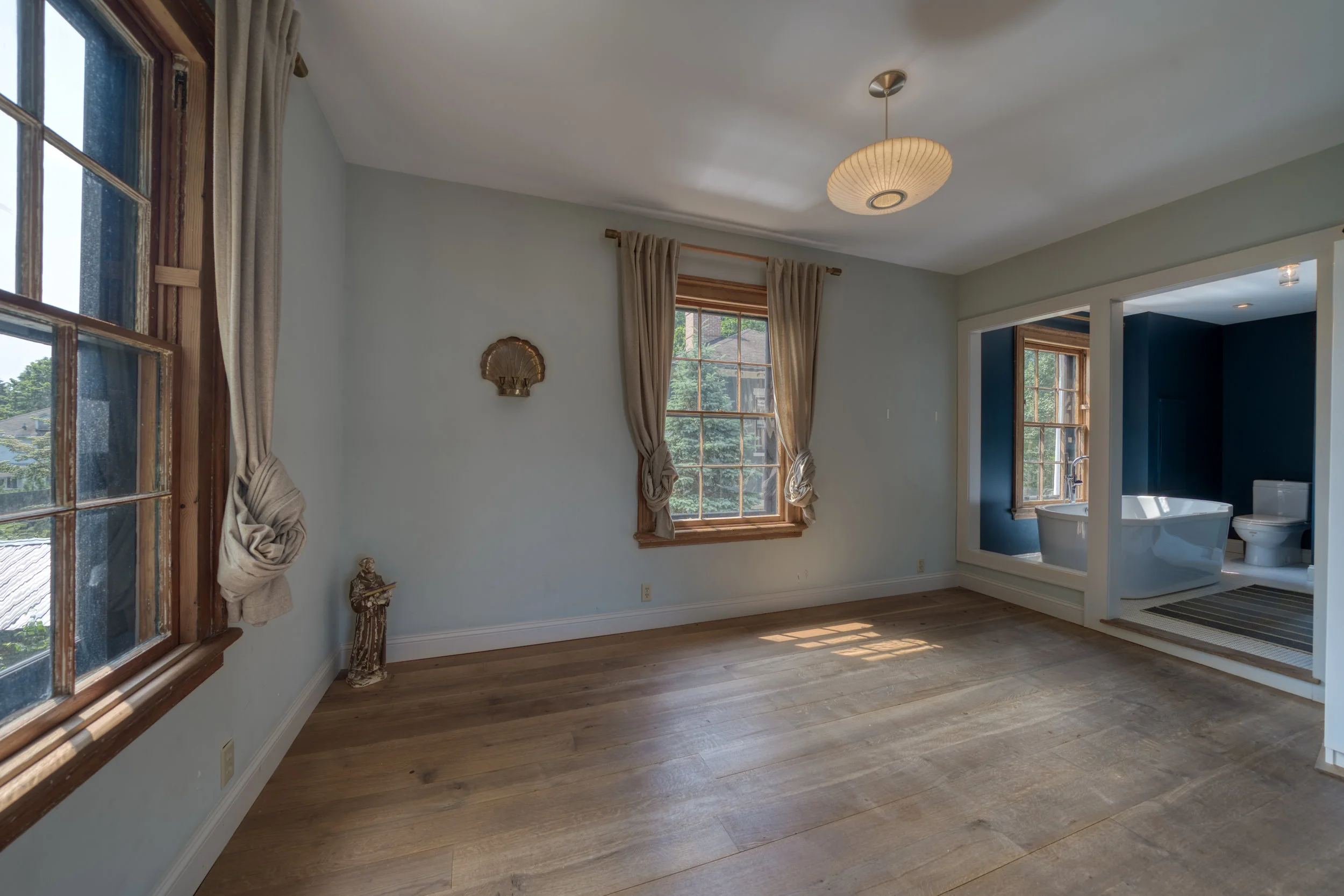 UptownKingston-Master-Bedroom-Bath.jpg