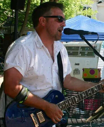 Live Music: Steve Holcomb