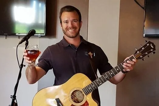 Live Music - Tom Neuhauser