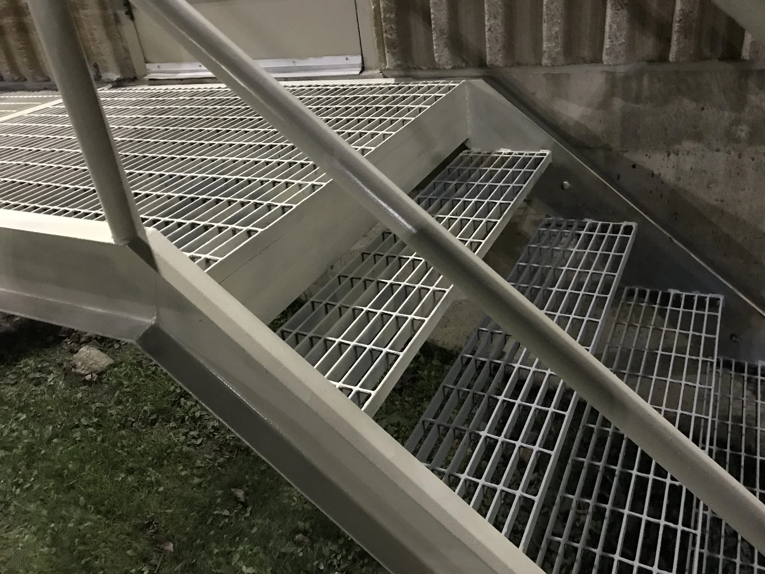  Railings and Grates w/ Steps 