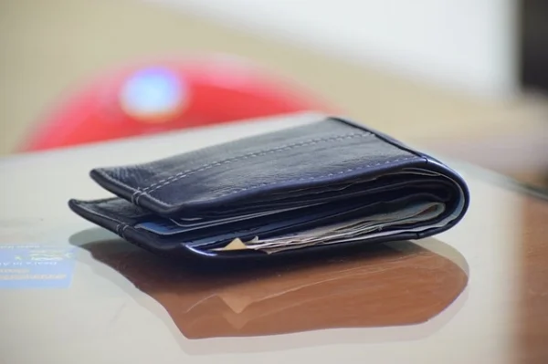 wallet-2456004_640.jpg