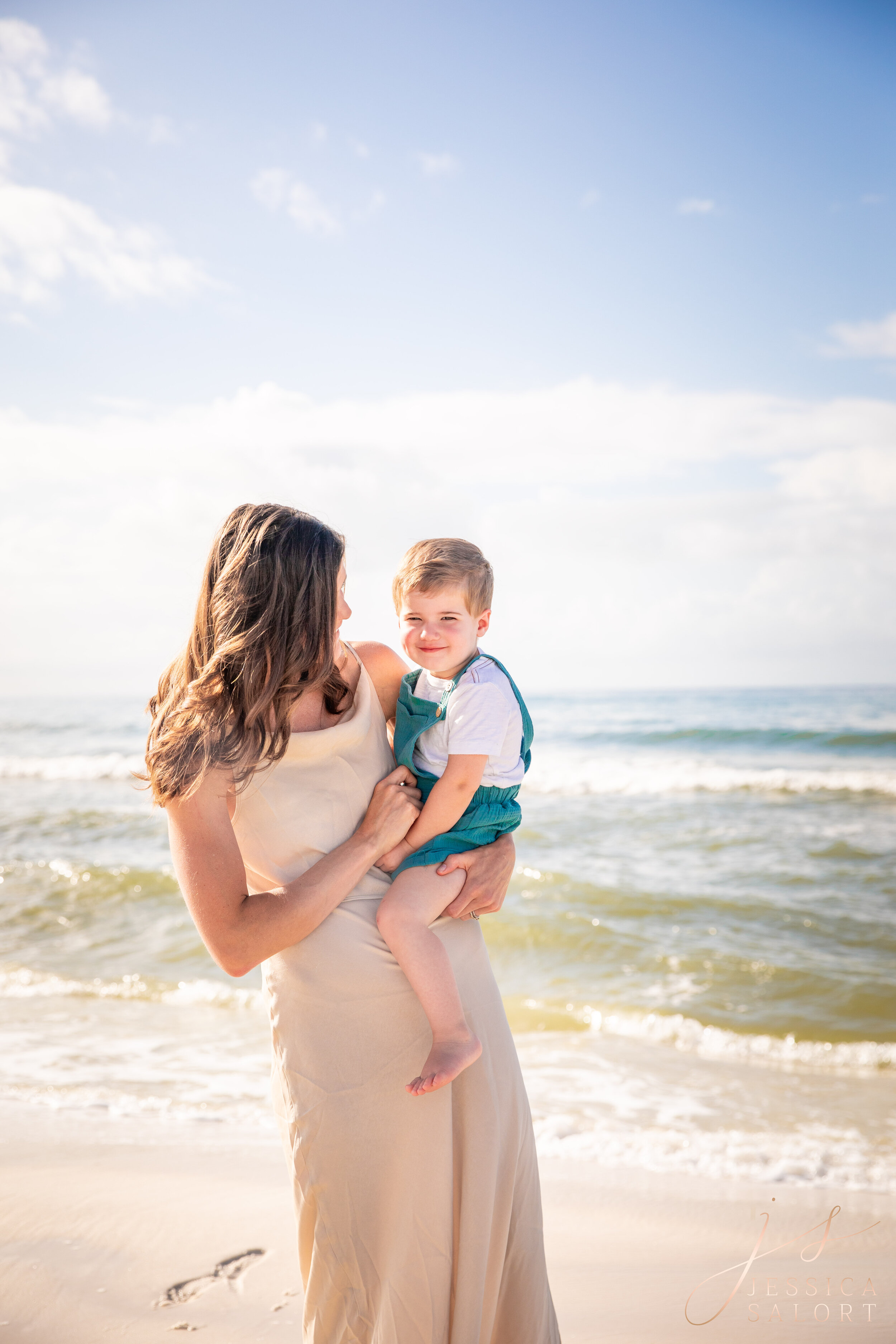  Jessica Salort Photography combines her love for creative and emotional storytelling with traditional portraiture. Her style could be described as timeless and true to life color.  Jessica Salort is based out of Navarre Beach, FL and travels all alo