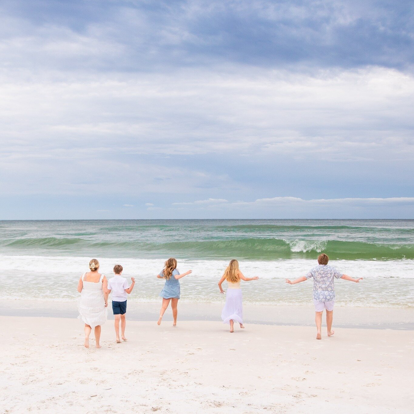 Another morning for after a stormy start on the Gulf.  Siblings and cousins having a blast on the beach! Love to see families making gorgeous memories! 

https://www.jessicasalortphotos.com/sunrise-morning-mini-sessions

📞Contact Jessica Salort for 