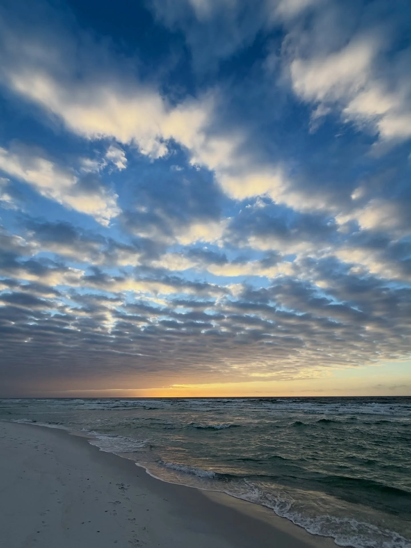 What&rsquo;s your favorite time for pictures? Sunrise or Sunset? #jessicasalort#navarrebeachphotographer#navarrebeach