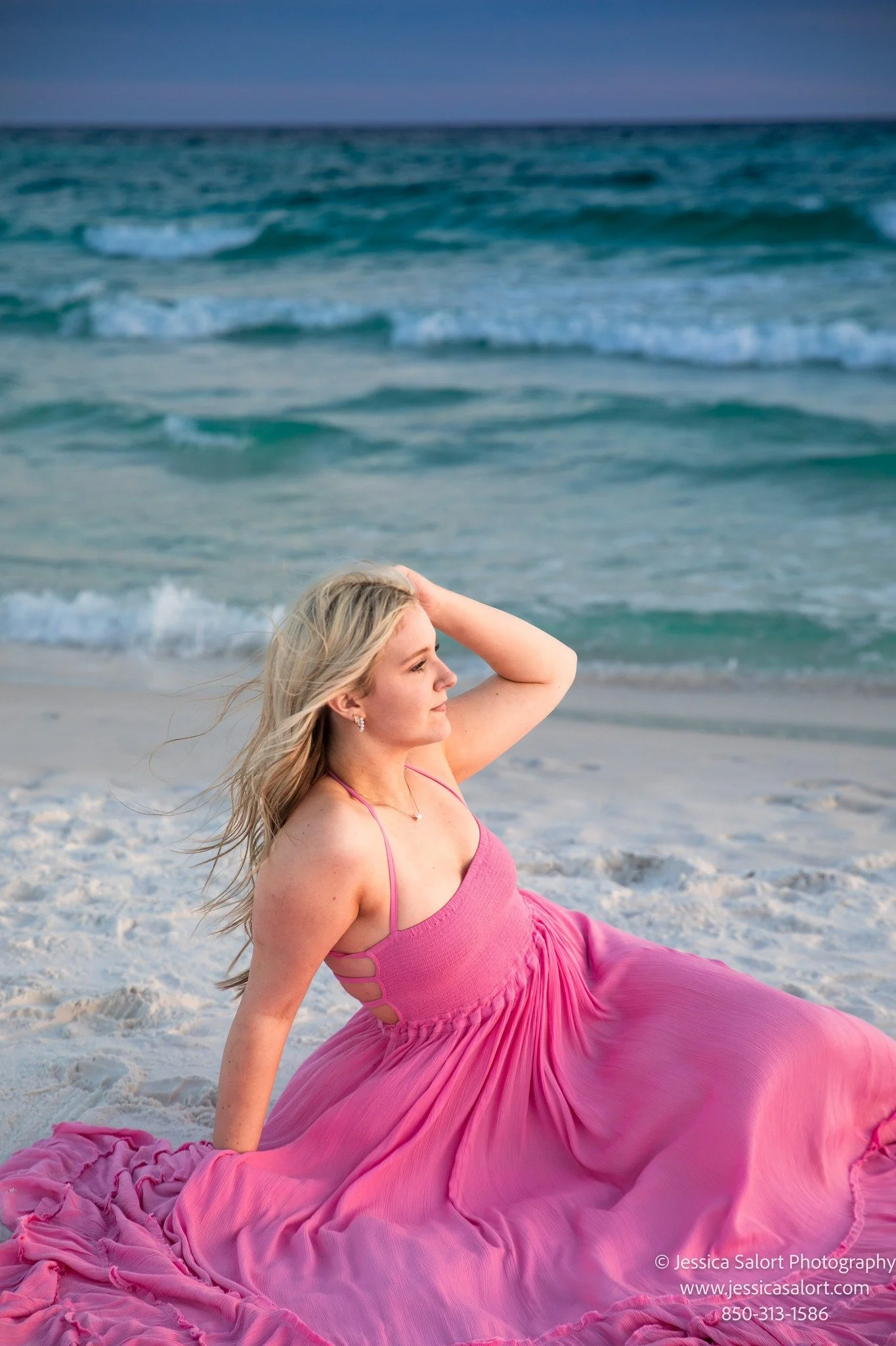 Pink is one of my favorite colors to wear on the beach. All shades of pink are gonna photograph beautifully. 

Let&rsquo;s create magic together &rarr; www.jessicasalort.com
Follow along for more love &amp; light 📸 @jessicasalortphotography
📞 Conta