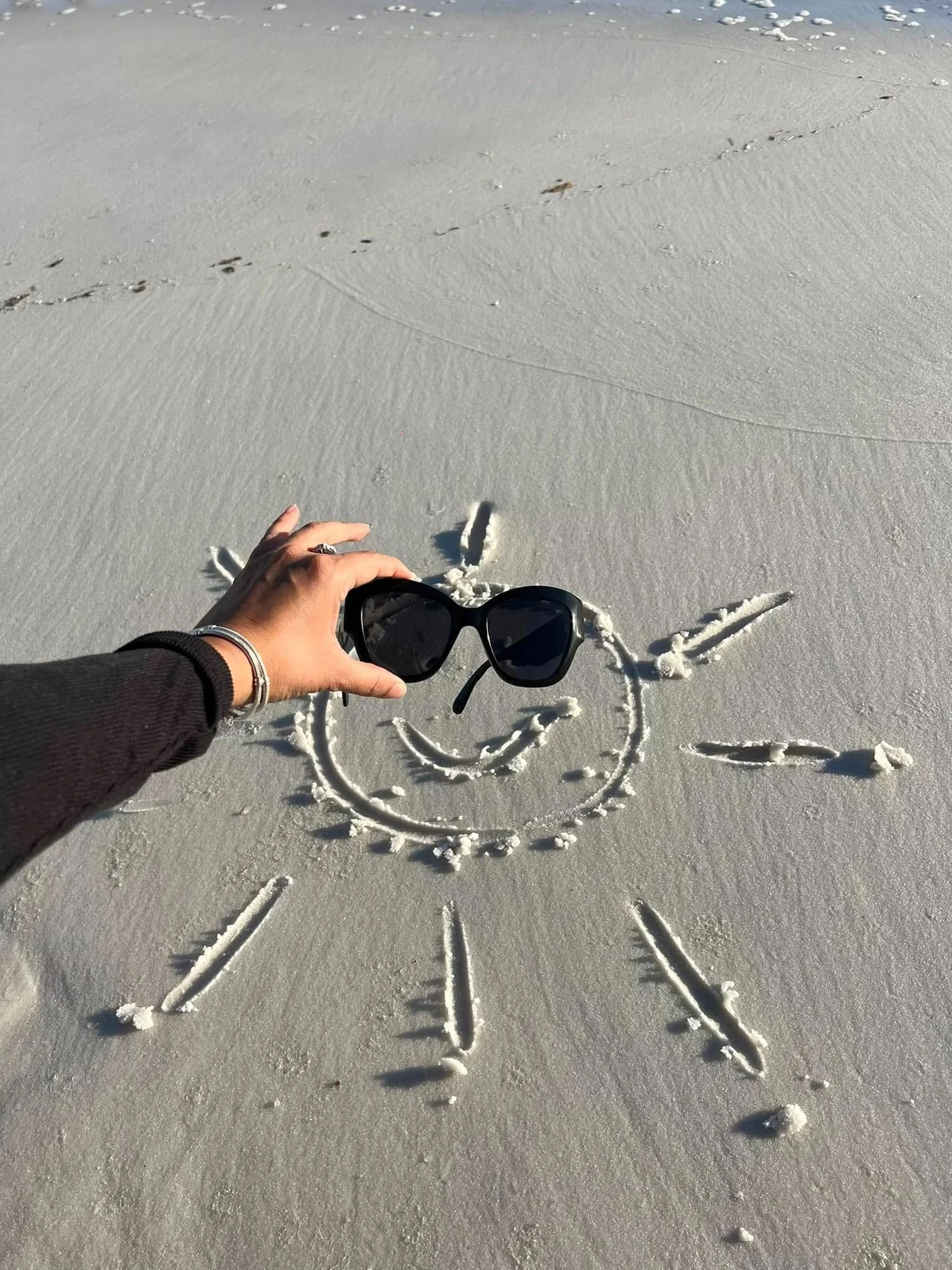 Good Morning from Navarre Beach! It's sunny but chilly out. We are in for a very cold weekend with a chance of snow again like last year. How cold is it where you are?

Let&rsquo;s create magic together &rarr; www.jessicasalort.com
Follow along for m