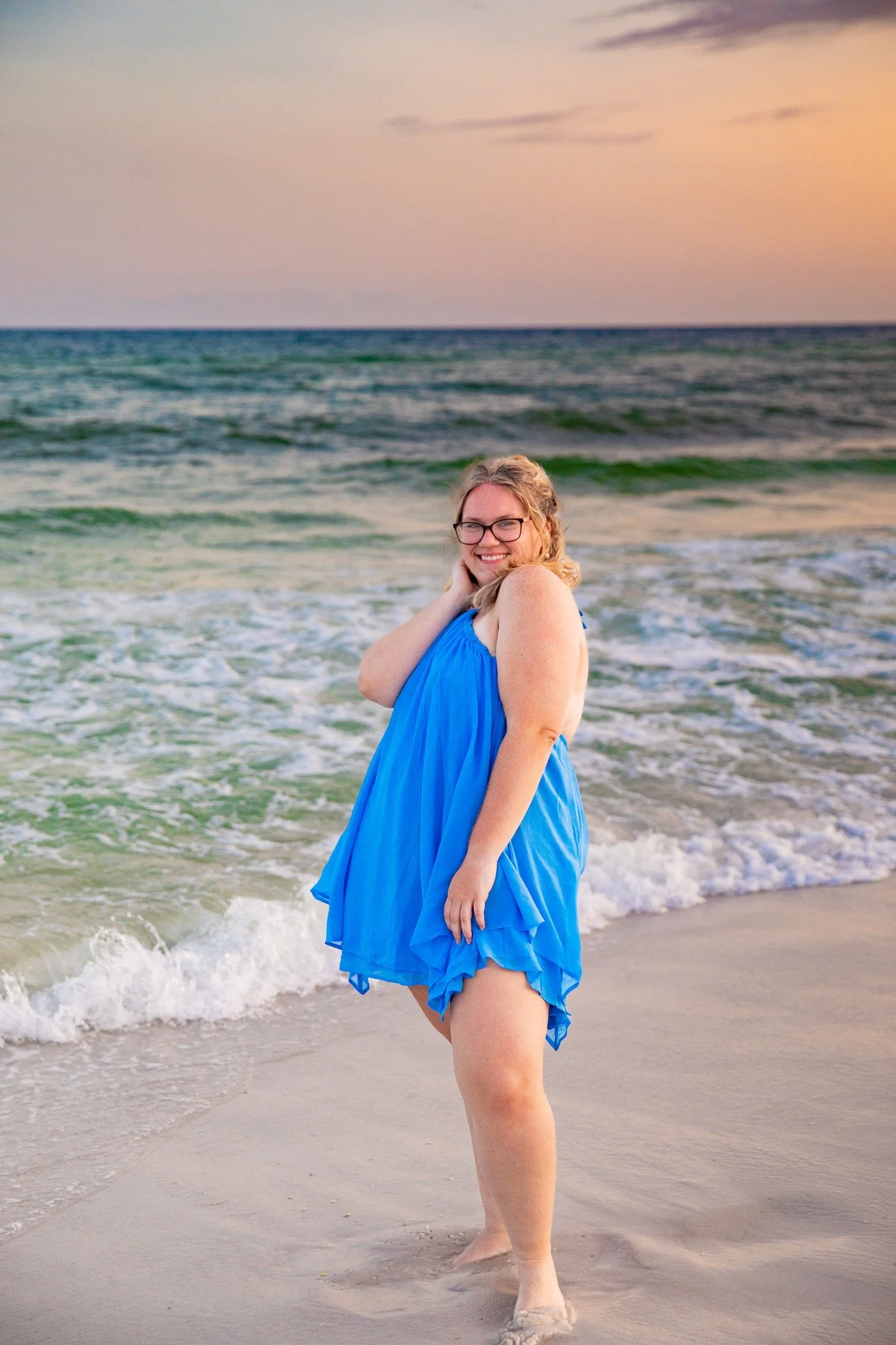 Senior sessions usually start off a little slow as we get to know each other, but once we click, the magic begins. ✨
The nerves fade away, confidence takes over, and that's when the genuine smiles, laughter, and personality shine through. Those are t