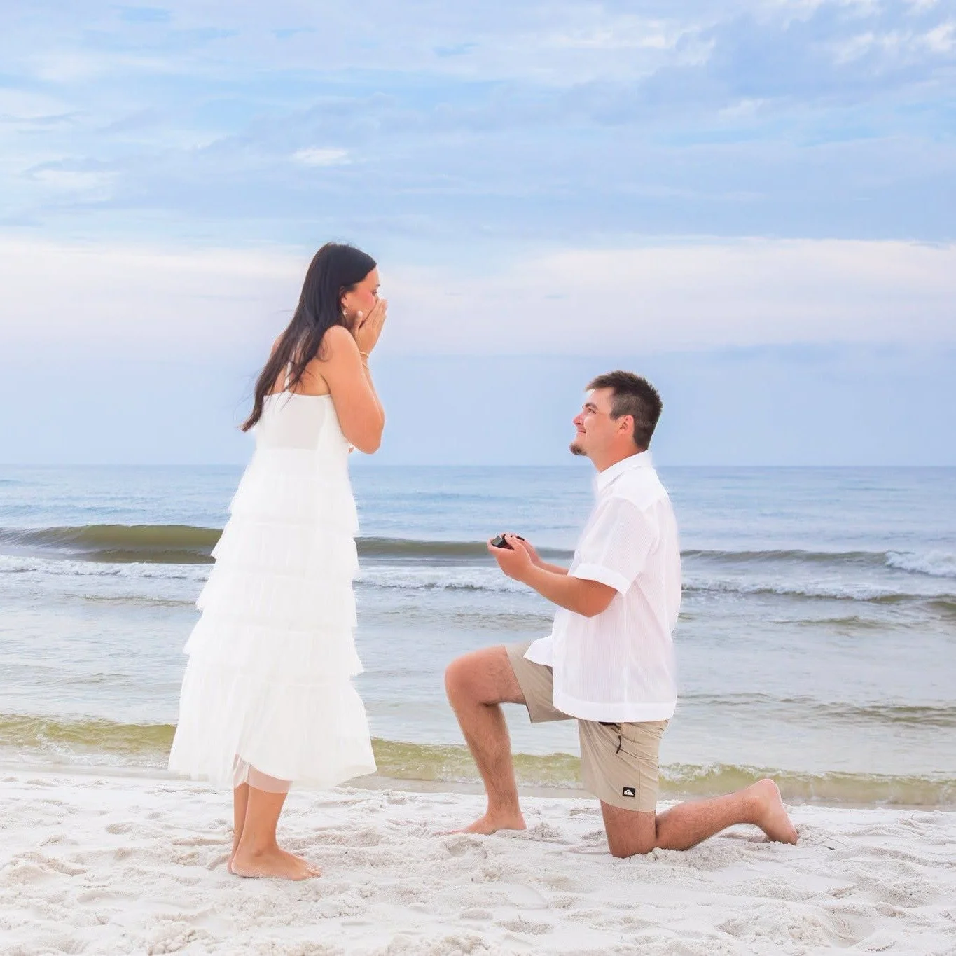 #NavarreBeachProposal #navarrebeachphotographer #newpost #navarrebeachflorida #love The things we do to help create the perfect surprise proposal are next level! 💍🌊
This one definitely kept us on our toes. Not only did we have to keep adjusting the