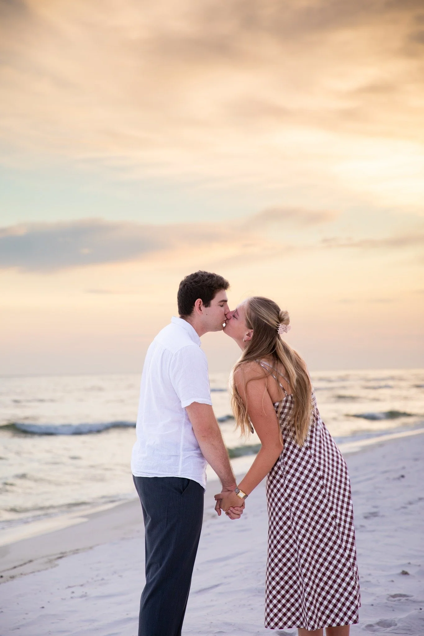 Planning the perfect surprise proposal on the beautiful Emerald Coast? Jessica Salort Photography specializes in capturing surprise proposals, engagements, and unforgettable love stories throughout Navarre Beach and the Florida Panhandle.

From helpi