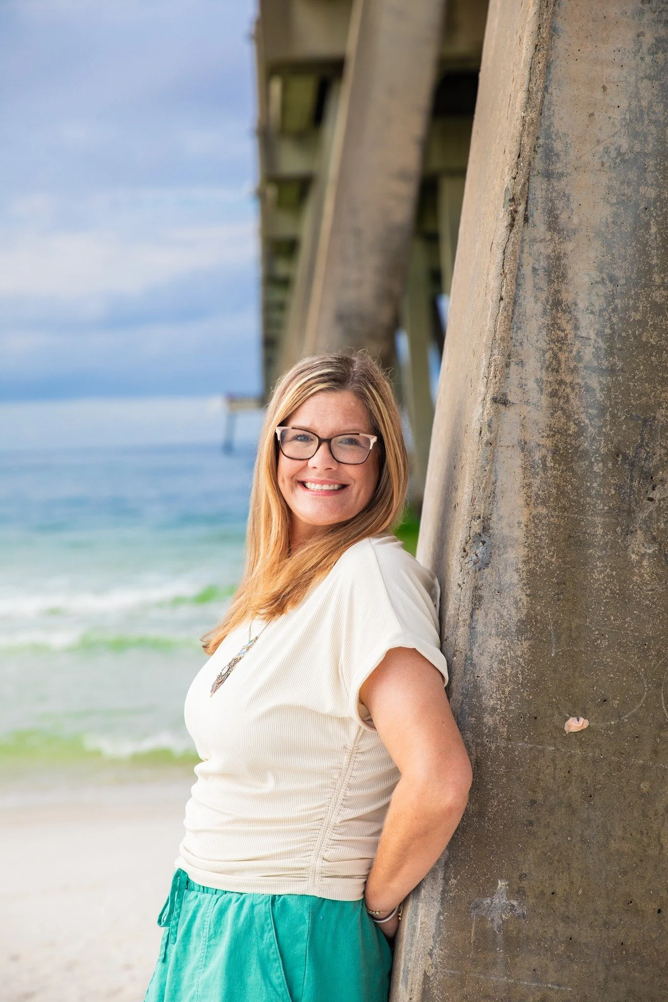 When my clients tell me they haven&rsquo;t had solo pictures taken in a while, let me tell you&mdash;I will fix that problem every single time. ❤️📸
This is YOUR moment. Be free to shine!
I want you to see the beauty in yourself. I want you to celebr