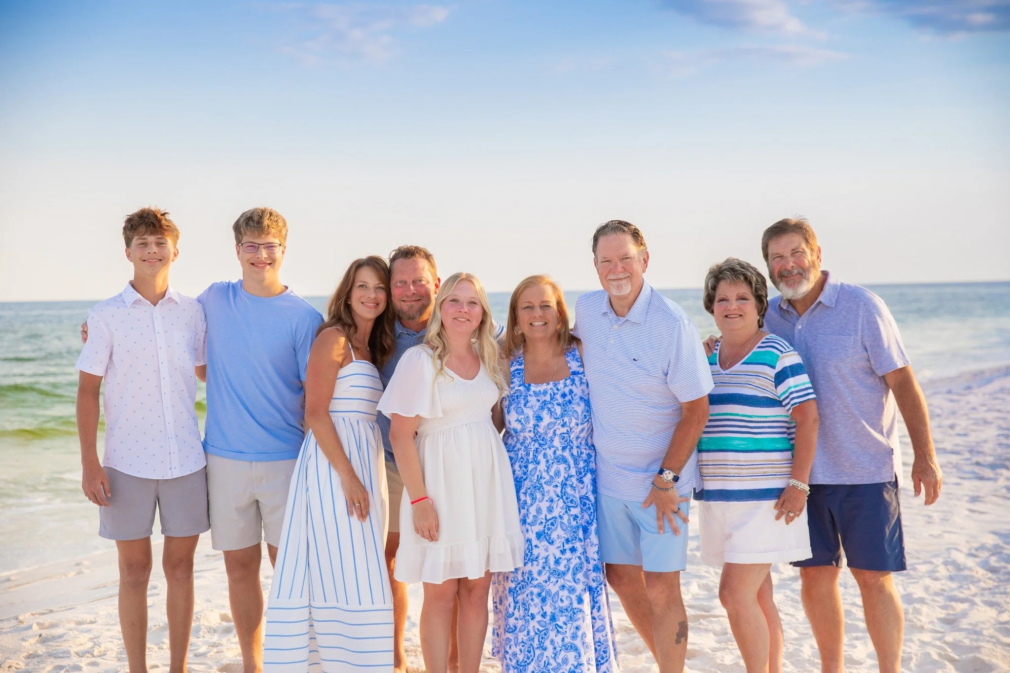 Why You Should Book an Extended Family Session 🤍
Because getting everyone together doesn&rsquo;t happen nearly as often as we wish it did.
An extended family session gives you the opportunity to capture everyone&mdash;grandparents, siblings, cousins