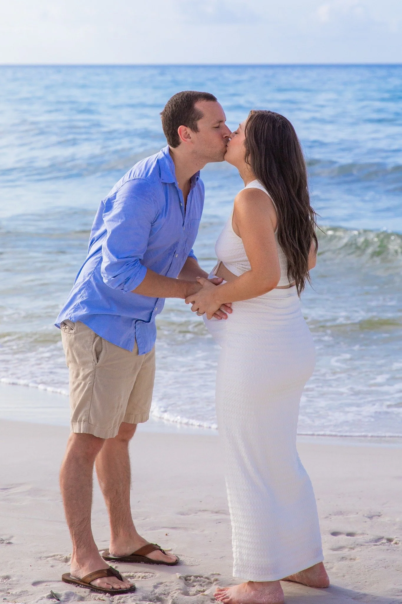 Expecting a little bundle? 🤍✨ Let&rsquo;s capture this beautiful chapter before your little one arrives.
Maternity sessions are now booking! Don&rsquo;t wait until the last minute &mdash; my calendar fills quickly, especially for those gorgeous beac