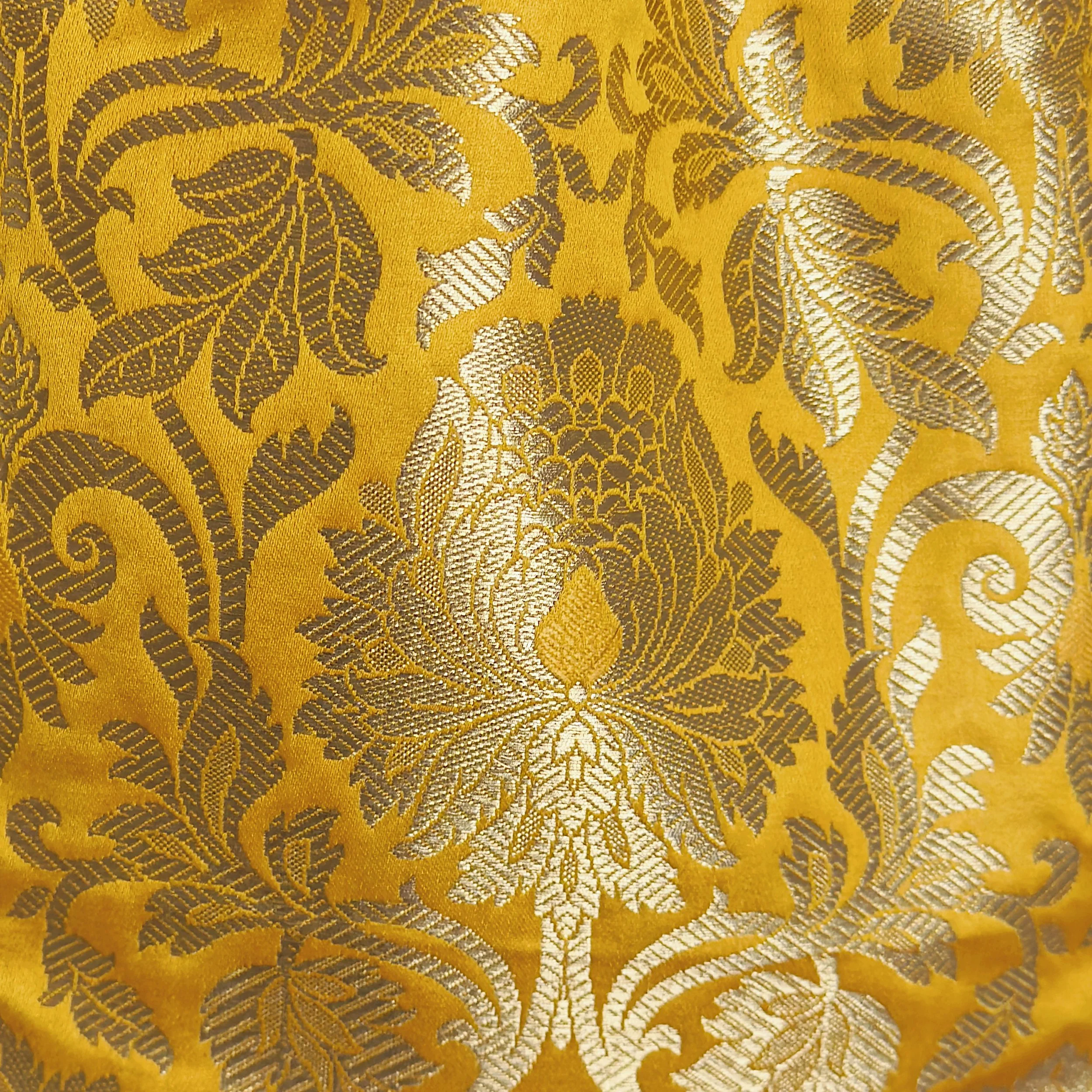 Saffron-Noir-1.JPG