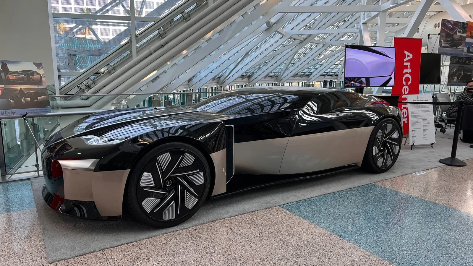 Lincoln-Anniversary-Concept-at-LA-Auto-Show-2021-01.jpg