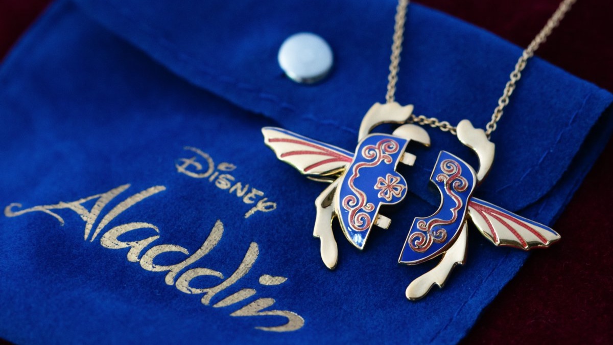 Disney Aladdin Rhinestone embellishment pendant retractable ID
