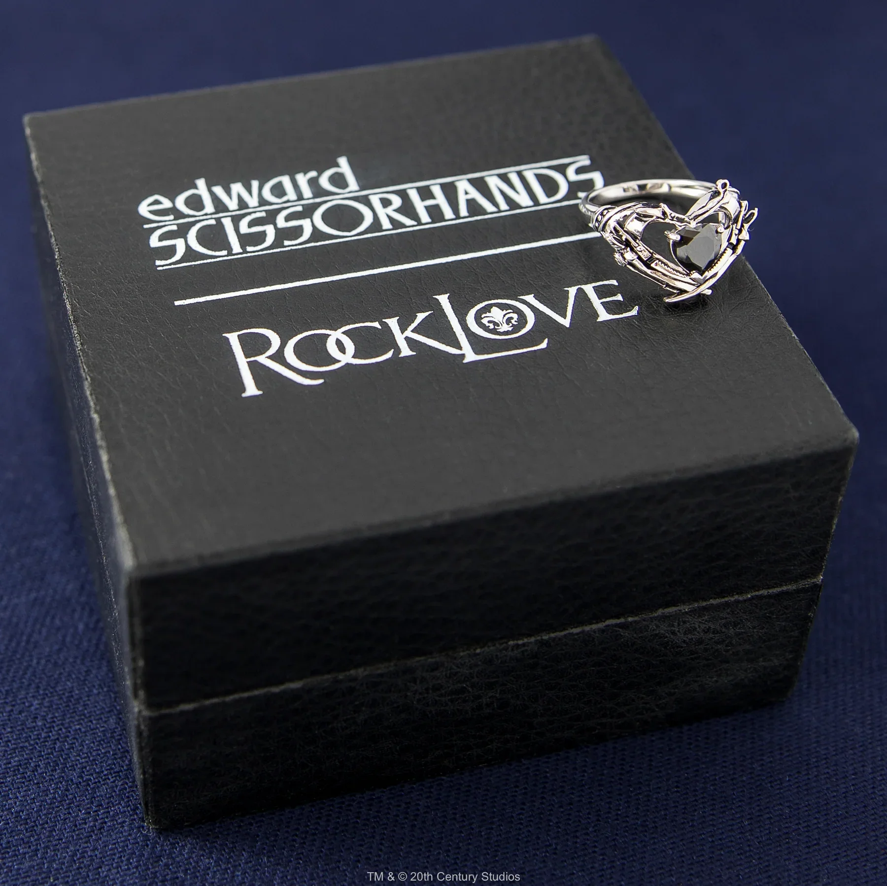 EdwardScissorhandsXRockLoveLifestyleImages_83of4.jpg.webp