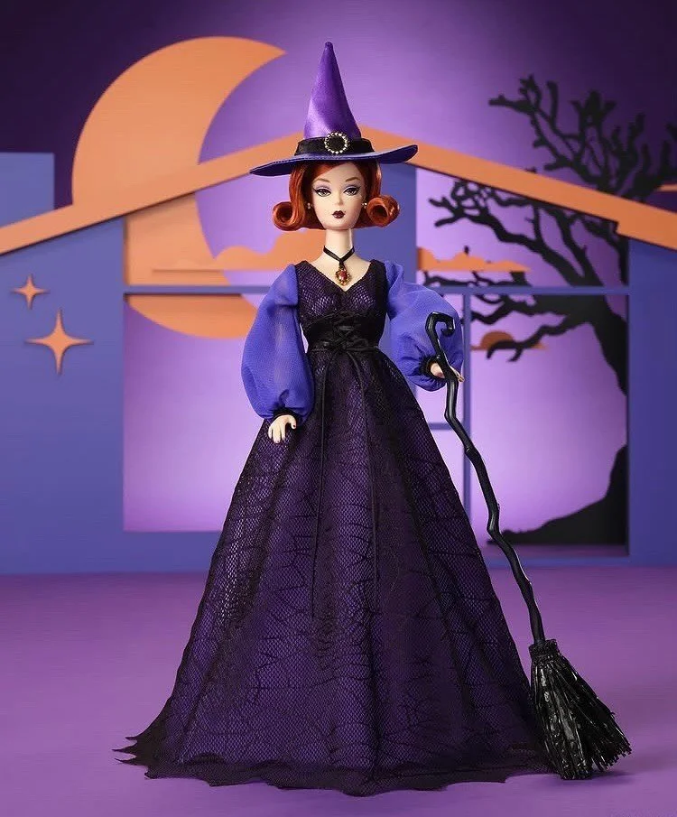 Get ready to set those alarms, because Mattel Creations is about to release a limited-edition 12 days of Halloween Barbie and she is absolutely spooktacular! Don&rsquo;t miss out on adding this incredible doll to your collection! 🧙&zwj;♀️🔮🎃

Click