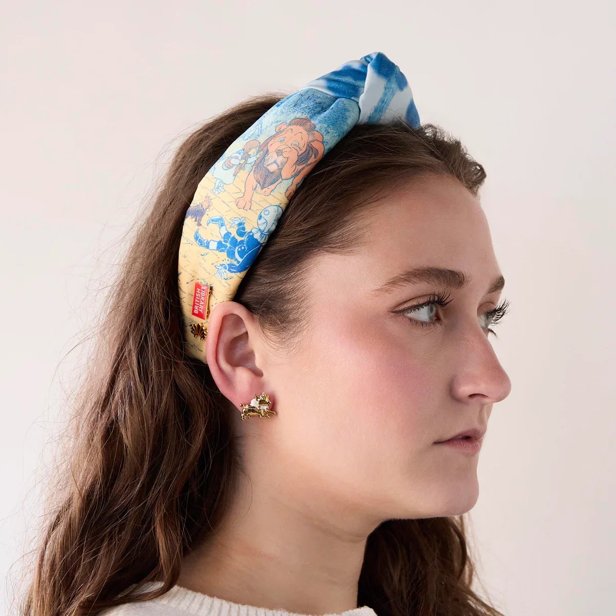 lele-sadoughi-headbands-yellow-brick-the-new-wizard-of-oz-printed-knotted-headband-1197087807_1200x.jpg.webp