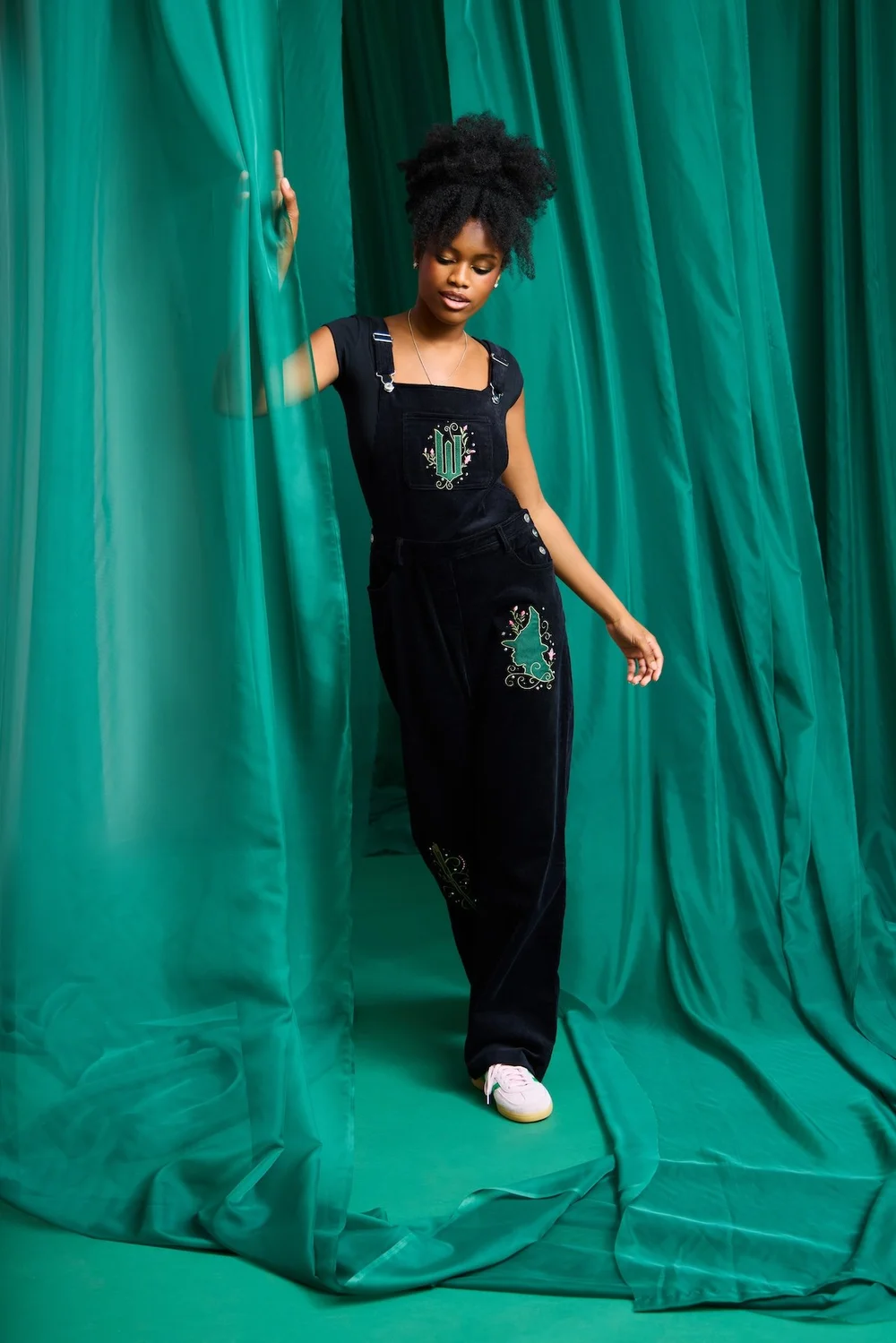 BLACK OVERALLS_3.jpeg