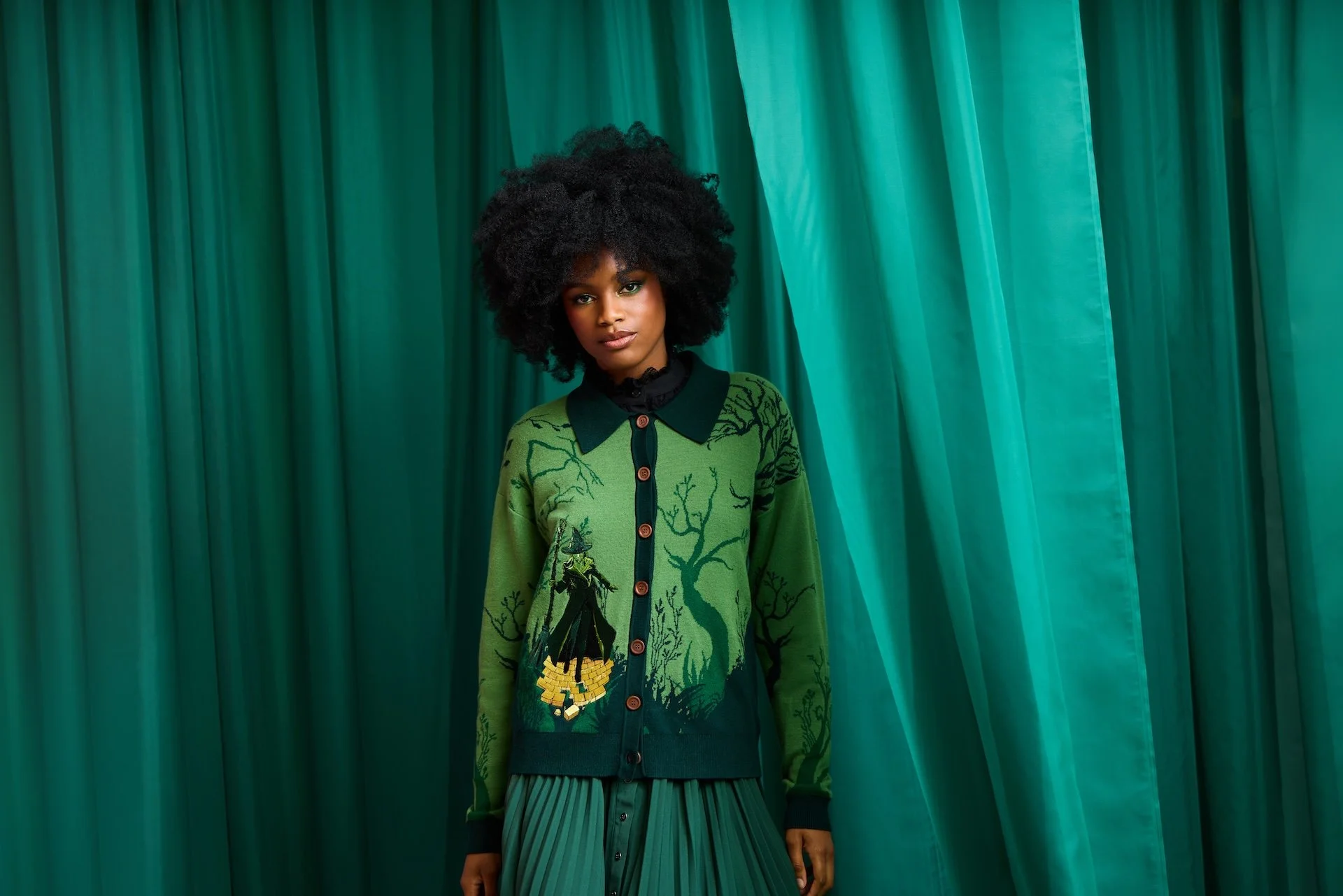 GREEN CARDIGAN_3.jpeg